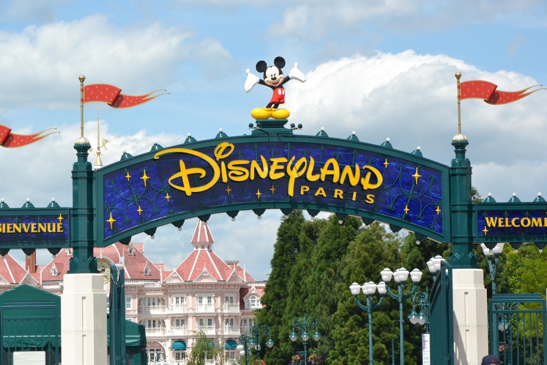Photo de l'entrée de Disneyland village